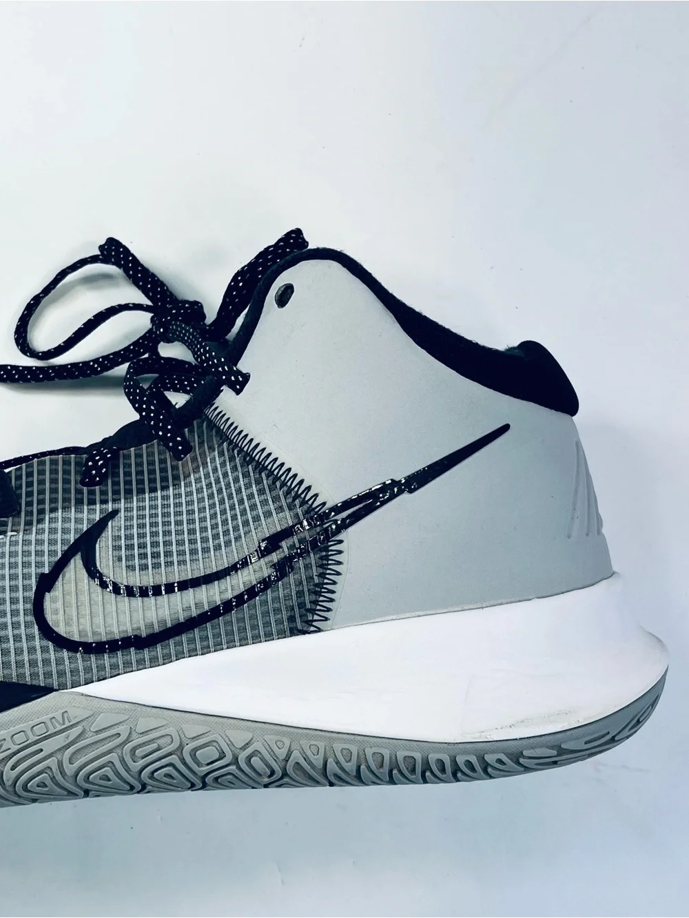 Nike Kyrie Flytrap 4 Gray Black Basketball Shoes #CT1972-002 Men’s Size:9